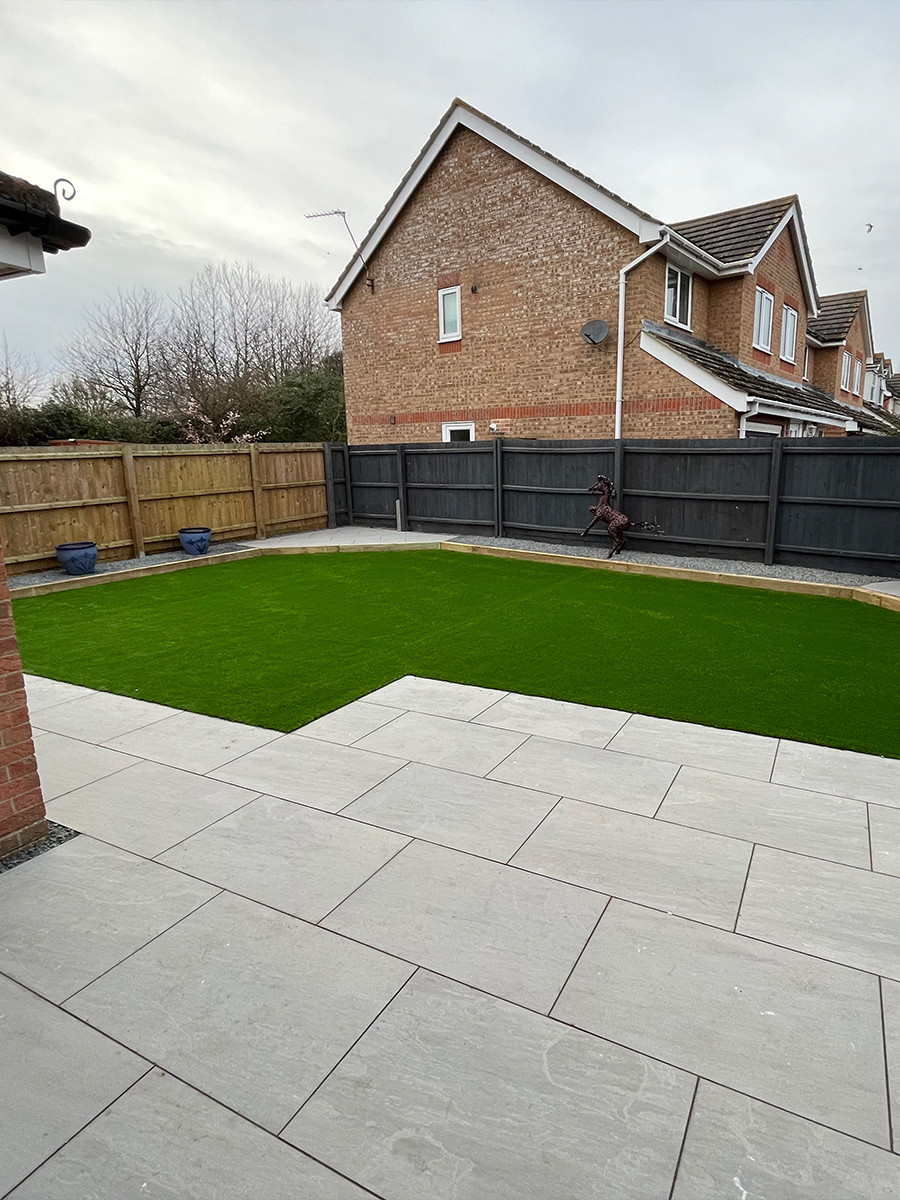 Kandla Grey Outdoor Porcelain Paving Slabs - 900x600 Pack