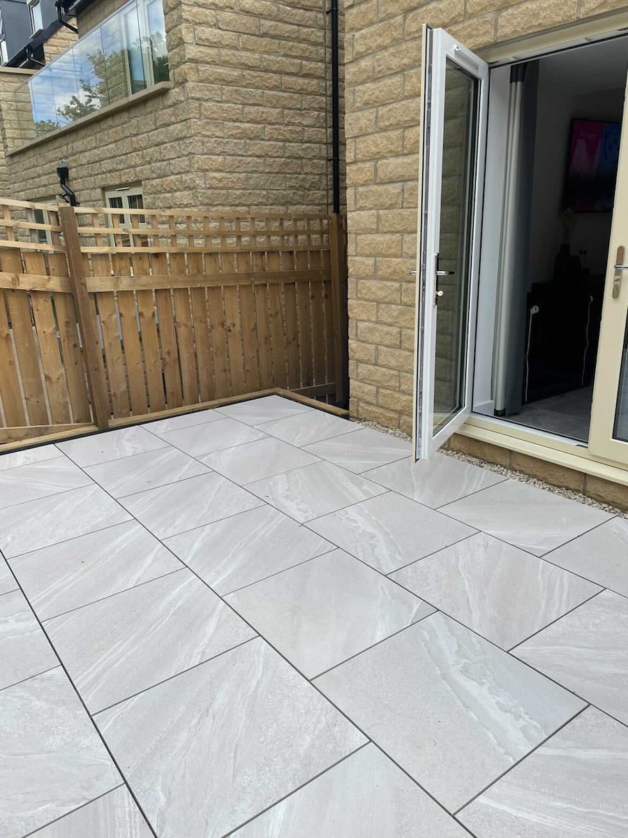 Verona Bianco Outdoor Porcelain Tile - 600x600x16mm