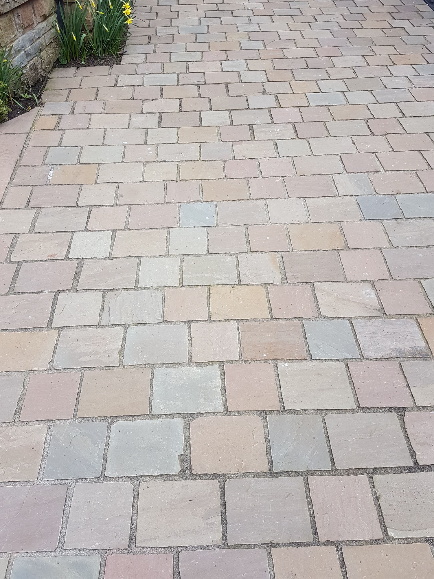 Raj Green Riven Indian Sandstone Setts - Mix Size Pack